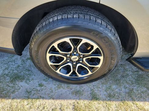 Used 2024 Ford Expedition XLT AWD/4WD image 8