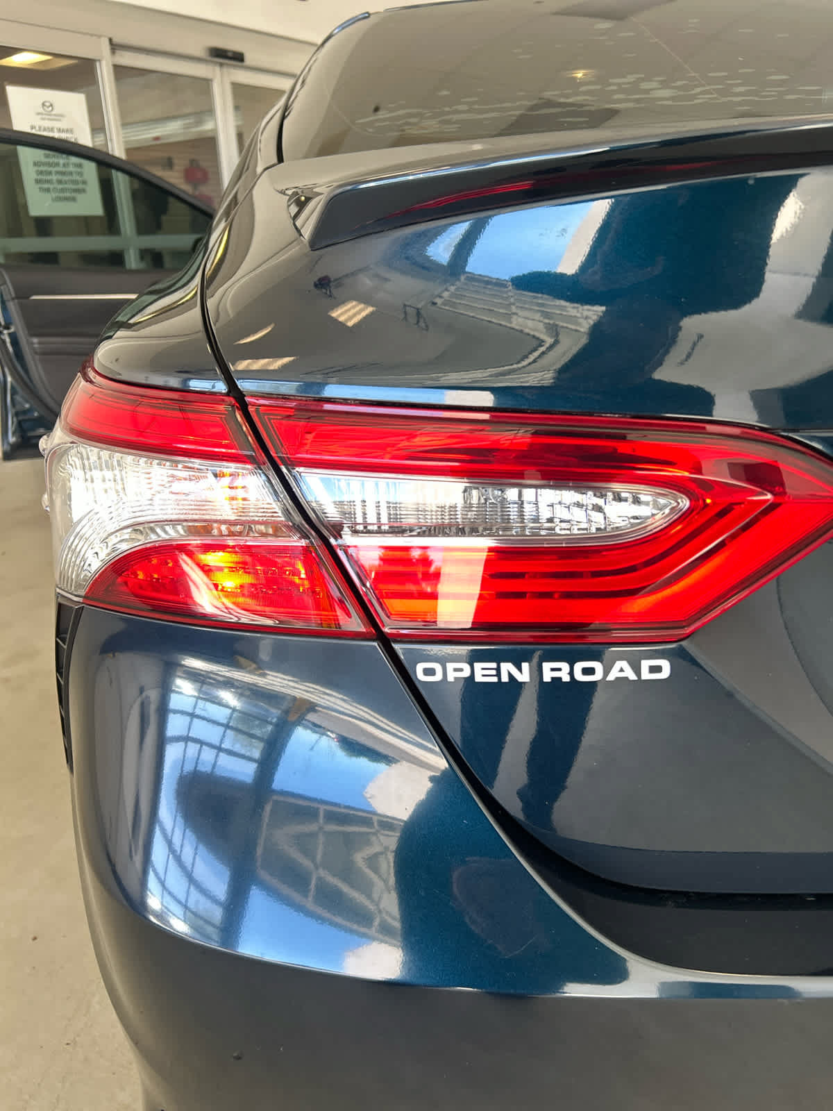 Used 2018 Toyota Camry SE FWD image 29