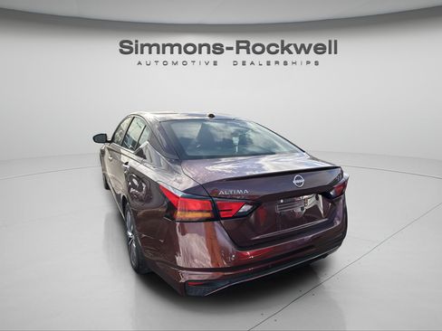 Used 2025 Nissan Altima 2.5 SV FWD image 4