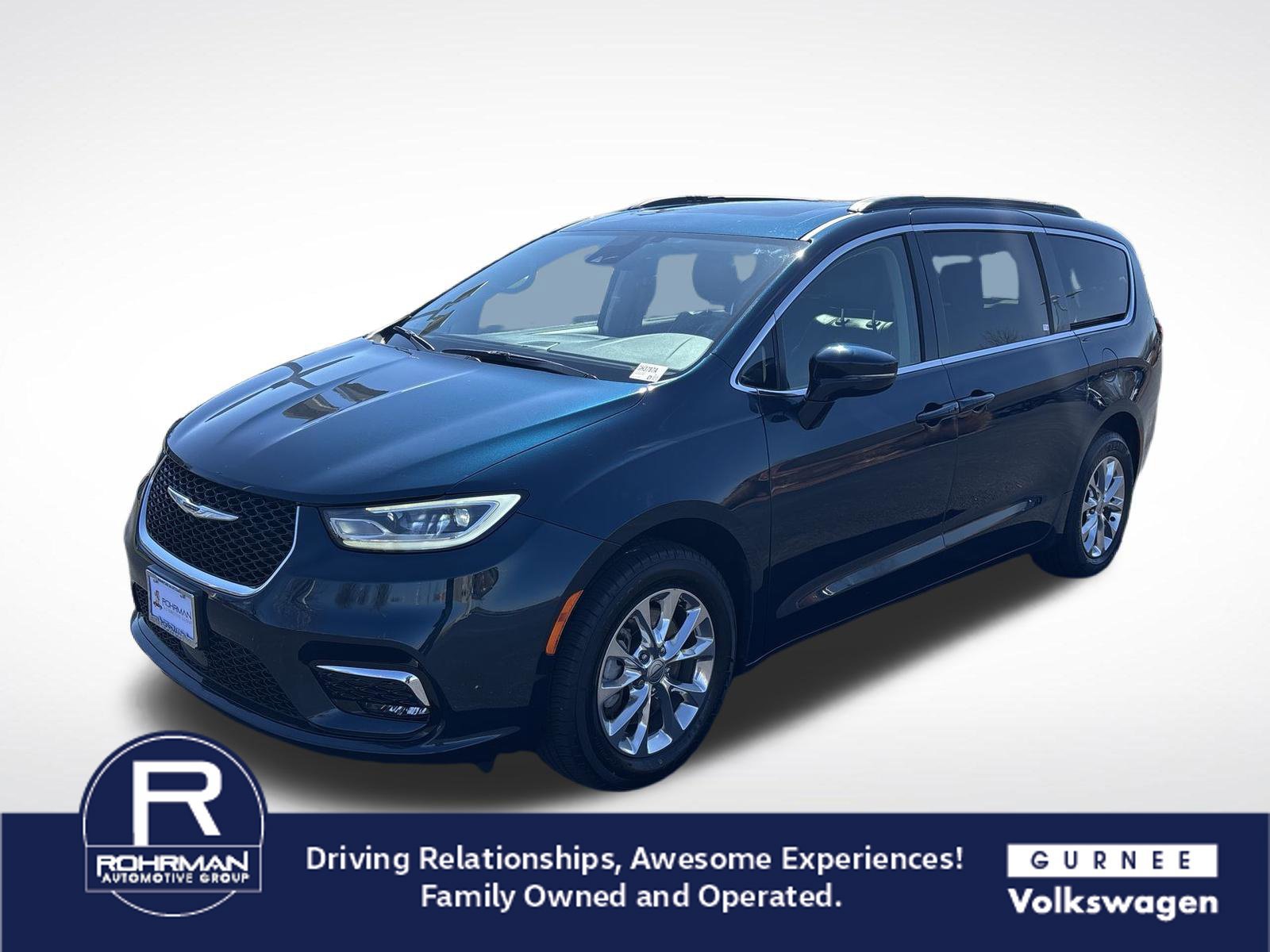 Used 2022 Chrysler Pacifica Touring-L AWD/4WD image 1