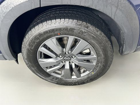 Used 2025 Nissan Pathfinder SV image 11