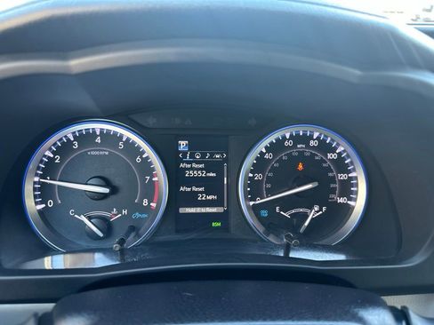 Used 2019 Toyota Highlander XLE AWD/4WD image 2