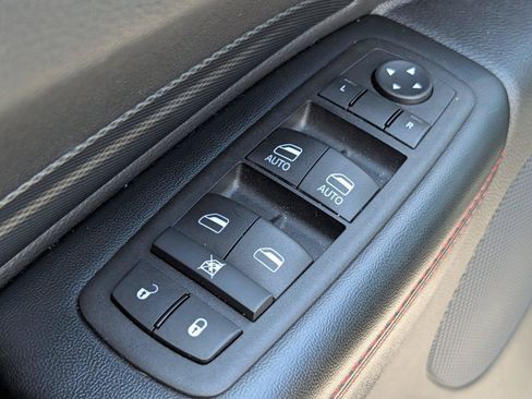 Used 2025 Dodge Durango GT AWD/4WD image 16