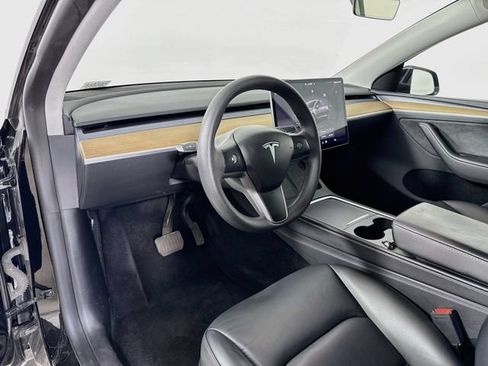 Used 2024 Tesla Model Y Long Range AWD/4WD image 9