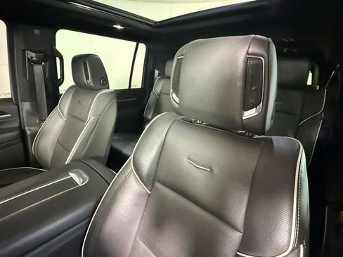 Used 2023 Cadillac Escalade ESV Premium Luxury image 14
