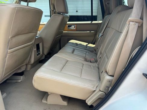 Used 2007 Lincoln Navigator Ultimate image 29
