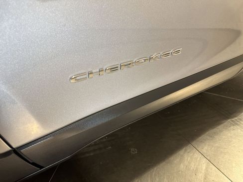 Used 2020 Jeep Cherokee Limited w/ Technology Group image 10