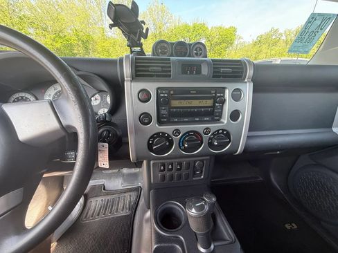 Used 2010 Toyota FJ Cruiser 4WD image 17