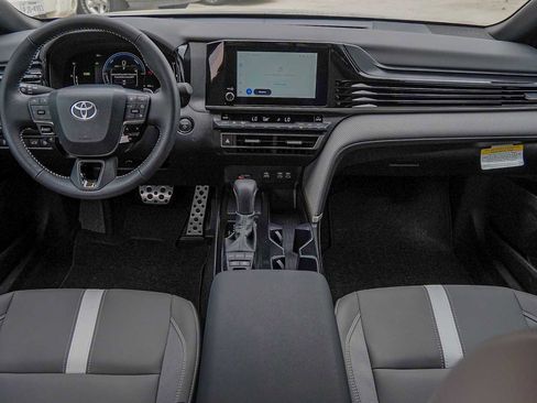 Used 2025 Toyota Camry SE image 25