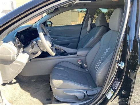 Used 2025 Hyundai Elantra SEL FWD image 13