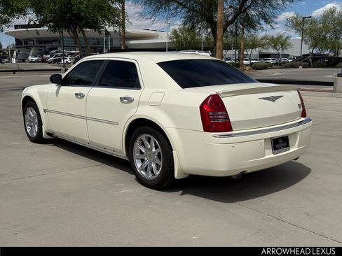 Used 2005 Chrysler 300 C w/ Protection Group II image 4