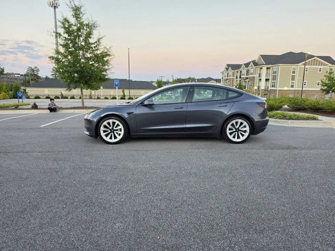 Used 2022 Tesla Model 3 RWD image 2