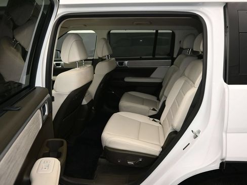 Used 2024 Hyundai Santa Fe Calligraphy FWD image 17