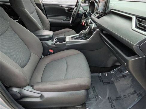 Used 2020 Toyota RAV4 LE image 19
