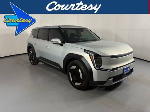Used 2024 Kia EV9 Light RWD image 1