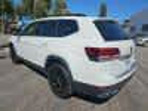 Used 2023 Volkswagen Atlas SE w/ Black Wheel Package FWD image 10