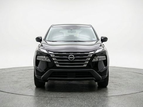Used 2025 Nissan Rogue SV FWD image 2