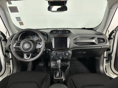 Used 2023 Jeep Renegade Latitude AWD/4WD image 4