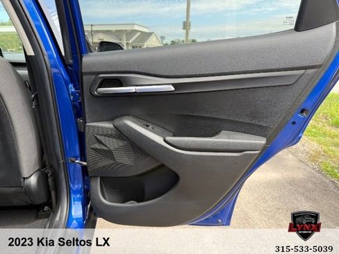 Used 2023 Kia Seltos LX AWD/4WD image 30