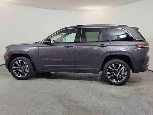 Used 2023 Jeep Grand Cherokee Overland RWD image 4