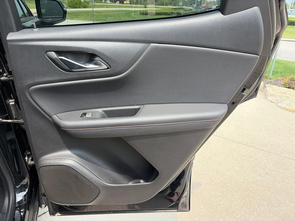 Used 2025 Chevrolet Blazer RS FWD image 34