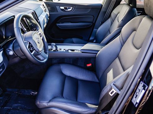 Used 2025 Volvo XC60 B5 Plus image 20