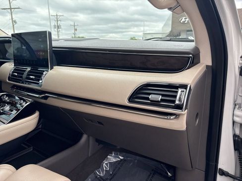 Used 2023 Lincoln Navigator L Reserve AWD/4WD image 36