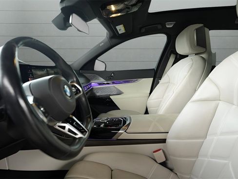 Used 2023 BMW 760i xDrive w/ Executive Package image 23