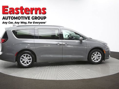 Used 2022 Chrysler Pacifica Touring-L image 45