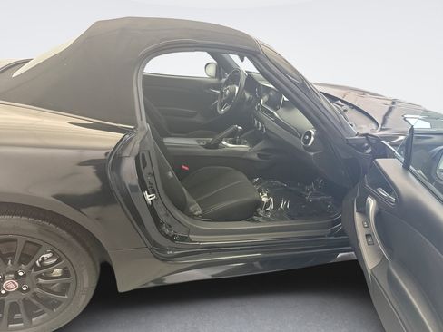 Used 2017 FIAT 124 Spider Classica RWD image 17