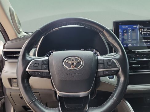 Used 2021 Toyota Highlander Platinum AWD/4WD image 17