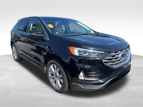Used 2020 Ford Edge Titanium w/ Equipment Group 301A FWD image 2