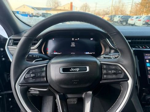 Certified 2023 Jeep Grand Cherokee Altitude image 12