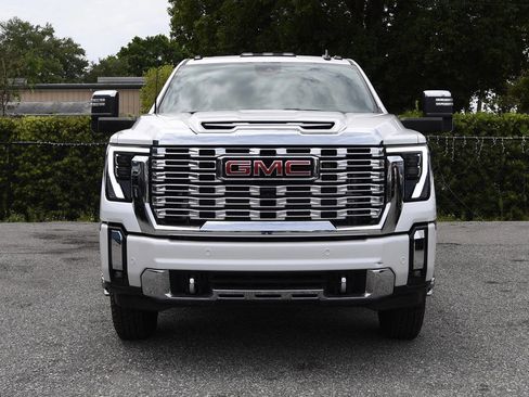 Used 2024 GMC Sierra 3500 Denali w/ Denali Reserve Package AWD/4WD image 4
