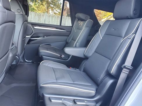 New 2026 Cadillac Escalade Luxury w/ LPO, Floor Liner Package image 32