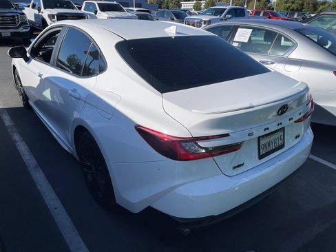 Used 2025 Toyota Camry SE FWD image 2