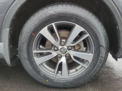 Used 2017 Toyota RAV4 XLE w/ Carpet Mat Package image 6