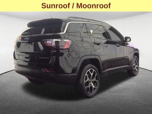 Used 2025 Jeep Compass Limited w/ Sun & Sound Group AWD/4WD image 5