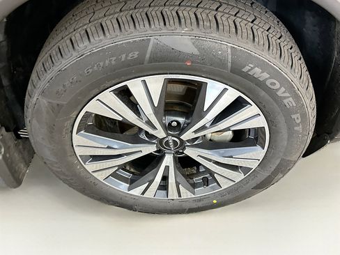 Used 2023 Nissan Rogue SV w/ SV Premium Package image 11