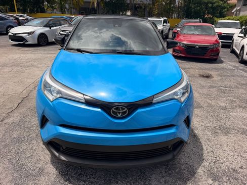 Used 2019 Toyota C-HR XLE FWD image 4