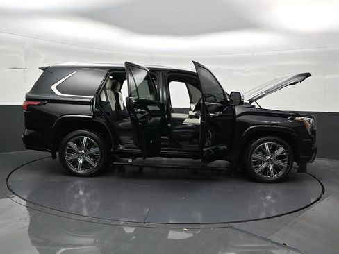Used 2024 Toyota Sequoia Capstone AWD/4WD image 38