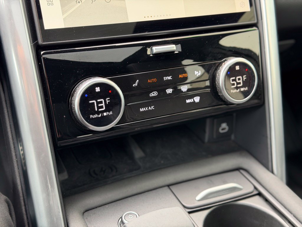 Used 2024 Land Rover Discovery Dynamic SE AWD/4WD image 15