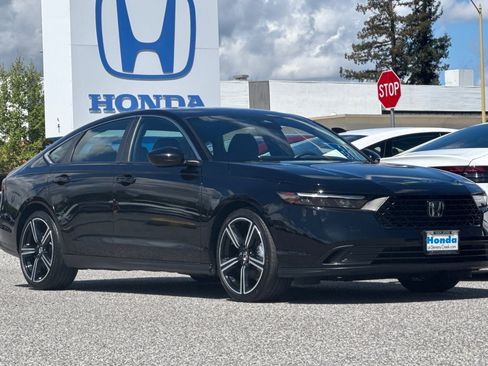 Used 2024 Honda Accord Sport image 6