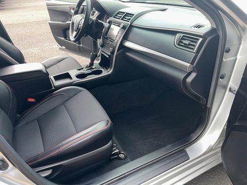Used 2017 Toyota Camry SE image 28