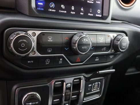 Used 2023 Jeep Gladiator Mojave w/ Trailer Tow Package AWD/4WD image 30