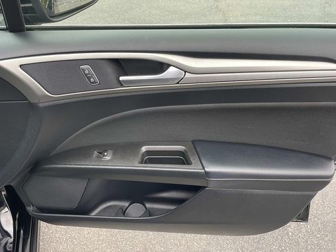 Used 2018 Ford Fusion SE w/ Fusion SE Technology Package FWD image 34