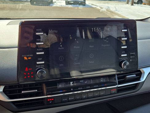 Used 2021 Toyota Sienna XLE image 19