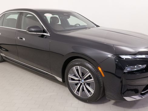 Used 2024 BMW i7 xDrive60 w/ Executive Package image 6