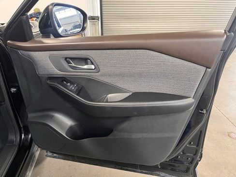 Used 2022 Nissan Rogue SV image 12