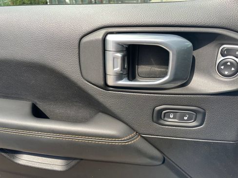 Used 2025 Jeep Wrangler Unlimited Sahara AWD/4WD image 13